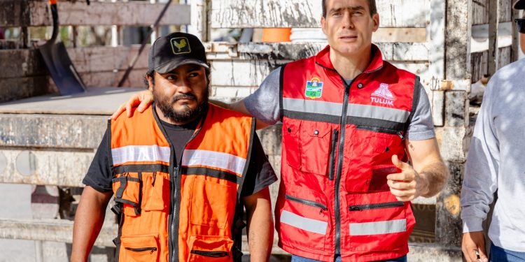 SUPERVISAN LIMPIEZA DE POZOS DE ABSORCIÓN EN LA COLONIA TUMBEN KAA