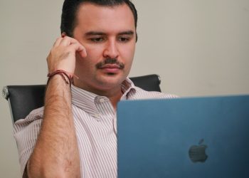 Eric Arcila sinónimo de corrupción en #CODEQ, retroceso histórico para el deporte, su corta gestión fue marcada por desvíos, obras inconclusas e infladas y cero resultados, un lastre para el estado