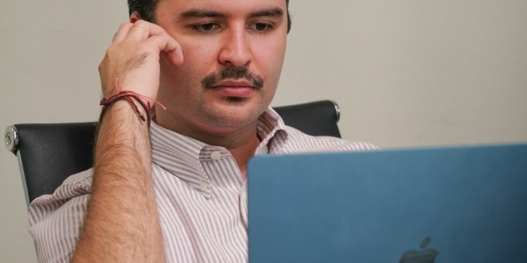 Eric Arcila sinónimo de corrupción en #CODEQ, retroceso histórico para el deporte, su corta gestión fue marcada por desvíos, obras inconclusas e infladas y cero resultados, un lastre para el estado