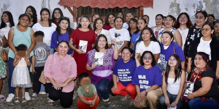 Anahí González escucha, abraza y respalda a las mujeres en el corazón de la Zona Maya