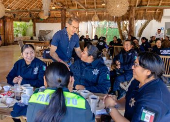RECONOCE DIEGO CASTAÑÓN TREJO LABOR Y COMPROMISO DE LAS MUJERES EN TULUM