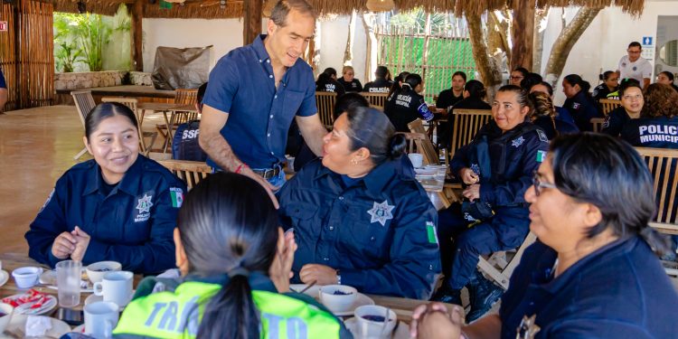 RECONOCE DIEGO CASTAÑÓN TREJO LABOR Y COMPROMISO DE LAS MUJERES EN TULUM
