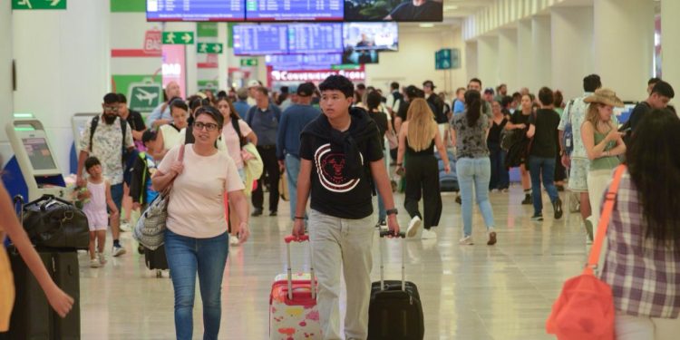 Turismo internacional hacia el aeropuerto de Cancún muestra señales de recuperación