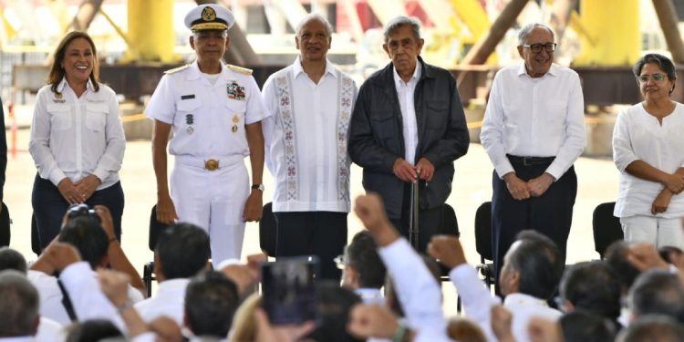 Pemex crea Comisión Consultiva del Petróleo; Cuauhtémoc Cárdenas la encabezará