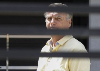Hospitalizan a Jair Bolsonaro por acumulación de líquido en los pulmones