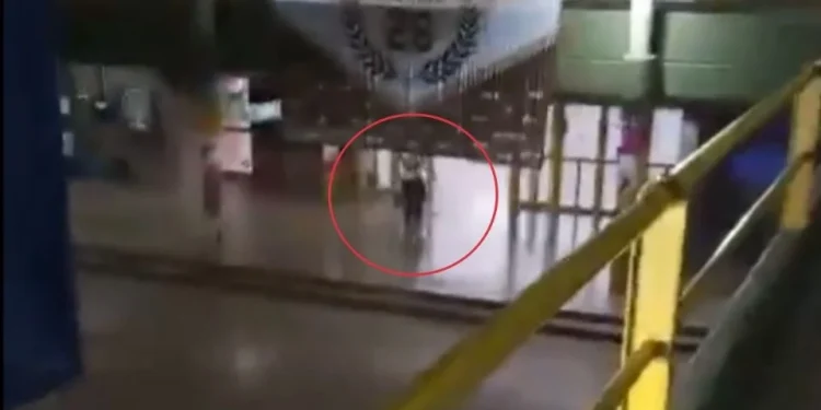 Alumno mata a compañero y hiere a dos más en escuela de Argentina