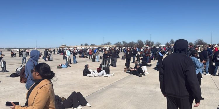 Evacúan aeropuerto de Kansas City por amenaza de seguridad en EE.UU.