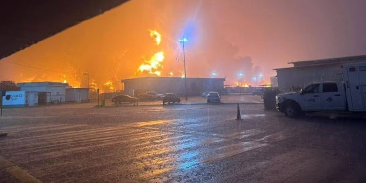 Cunduacán apoyará a familias de víctimas tras incendio en refinería de Dos Bocas