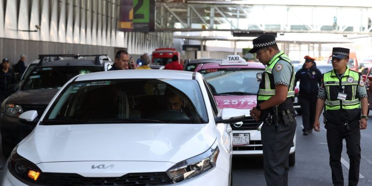 Guardia Nacional inicia operativos en el AICM contra taxis de aplicación