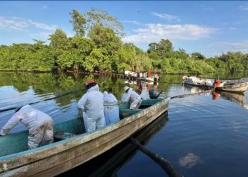 Pemex avanza en limpieza tras derrame en Río Seco, Tabasco