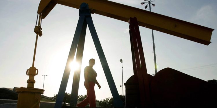 Petróleo de Texas supera los 92 dólares por barril por tensiones en Medio Oriente