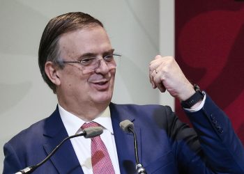 Ebrard viaja a EE.UU. para iniciar revisión del T-MEC