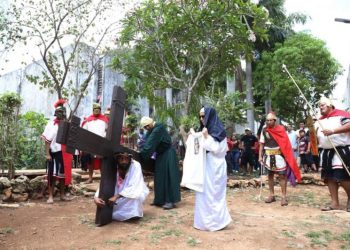 Representan el viacrucis en el Cereso de Mérida