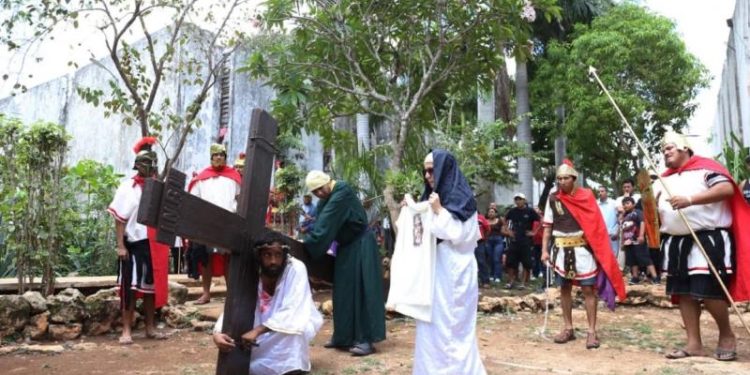 Representan el viacrucis en el Cereso de Mérida