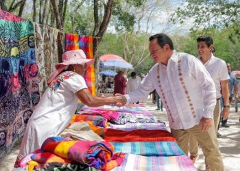 Impulsan mejores condiciones para artesanas y artesanos en Chichén Itzá