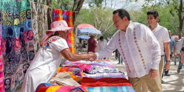 Impulsan mejores condiciones para artesanas y artesanos en Chichén Itzá