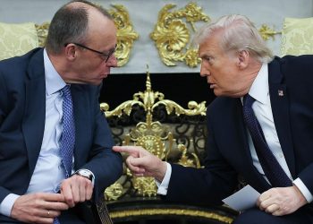Donald Trump analiza retirar tropas de Alemania tras tensiones con su gobierno