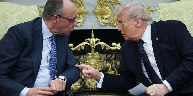 Donald Trump analiza retirar tropas de Alemania tras tensiones con su gobierno