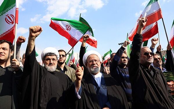 Irán amenaza con ataques “devastadores” contra EU e Israel; advierte “humillación y derrota”