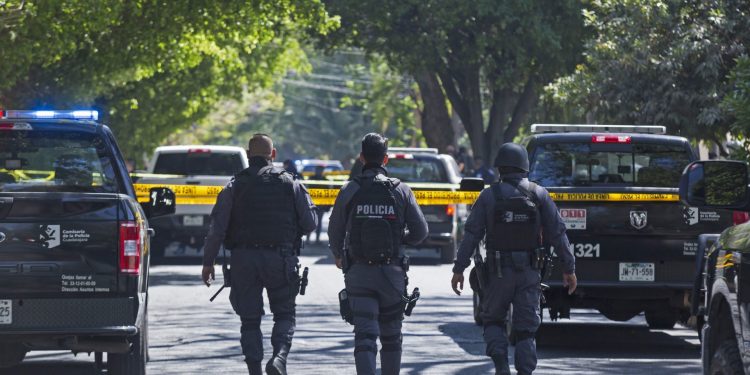 Informa Gobierno Capitalino que policías presumiblemente involucrados en robo millonario fueron vinculados a proceso