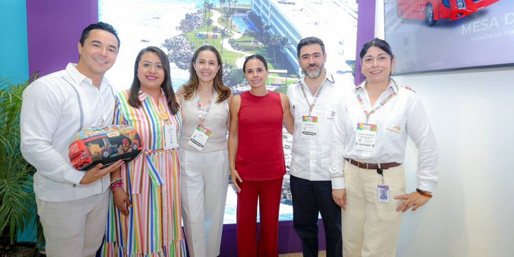 Lleva Ana Paty Peralta campaña “All You Cancún” a tianguis turístico 2026