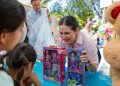 Llevan Estefanía Mercado y Eduardo Nájera amor a niñas y niños del Centro de Asistencia Temporal del DIF Playa del Carmen