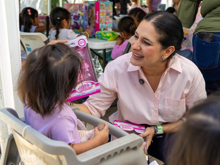 Llevan Estefanía Mercado y Eduardo Nájera amor a niñas y niños del Centro de Asistencia Temporal del DIF Playa del Carmen