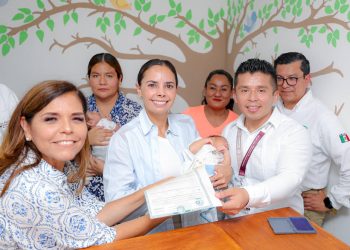 Protegen Ana Paty Peralta y verónica Lezama derecho a la identidad en Cancún