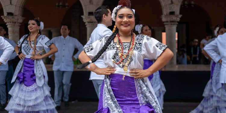 Ballet Folclórico de Campeche destaca en festival nacional de danza en Mérida