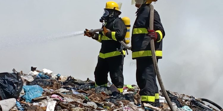 Marina apoya en control de incendio en zona turística de Champotón