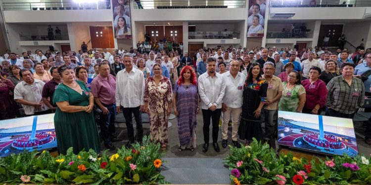 Layda Sansores encabeza celebración del Día del Empleado Estatal