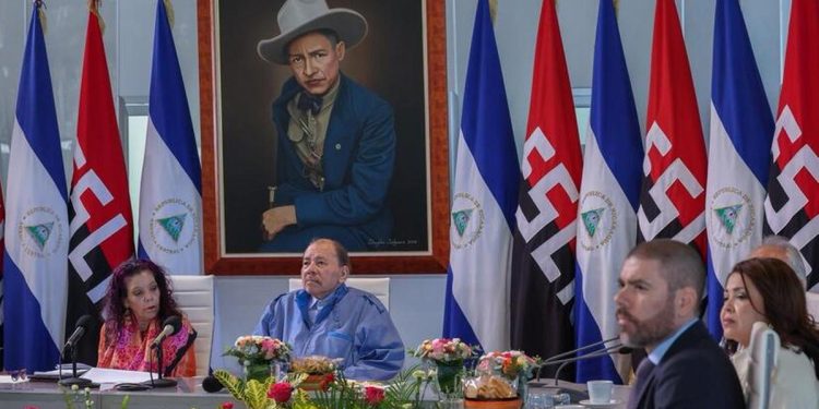 Ortega arremete contra Trump; lo llama “desquiciado mental” y acusa políticas “terroristas”