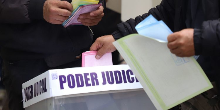 Morena propone aplazar elección judicial hasta 2028