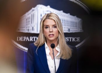 Donald Trump destituye a Pam Bondi; Todd Blanche asumirá de forma interina