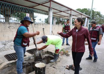 Refuerzan limpieza de rejillas en Cancún ante pronóstico de lluvias