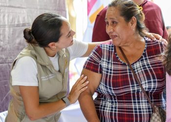 Ana Paty Peralta acerca servicios y facilidades de pago del predial a la SM 260 con “Día del Pueblo”