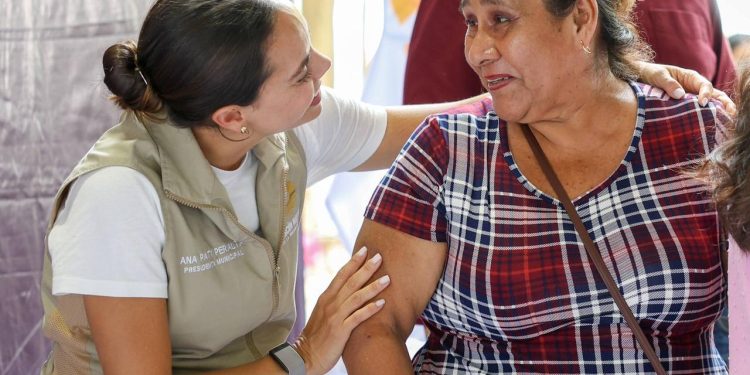 Ana Paty Peralta acerca servicios y facilidades de pago del predial a la SM 260 con “Día del Pueblo”