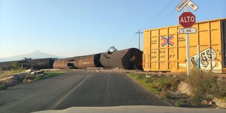 Descarrila tren con material inflamable en Tlaxcala; no hay lesionados