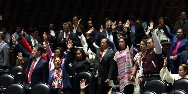 Diputados aprueban en lo general el Plan B electoral de Sheinbaum