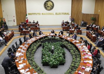 Avanza selección de consejeros del INE entre señalamientos por perfiles cercanos a Morena