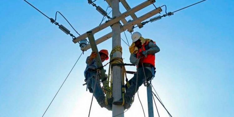 Refuerzan mantenimiento eléctrico en Tabasco con llegada de brigadas de la CFE