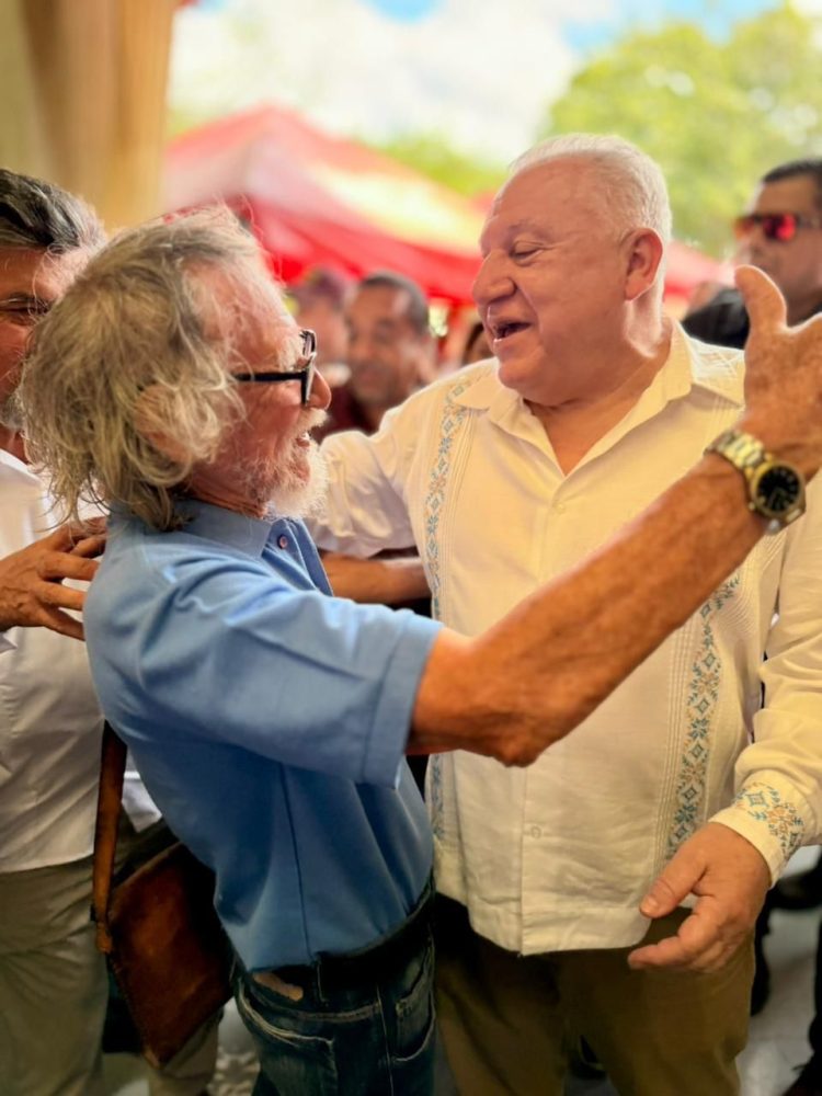 Chetumal arropa a Rafael Marín en un encuentro genuino marcado por la cercanía y la memoria política.