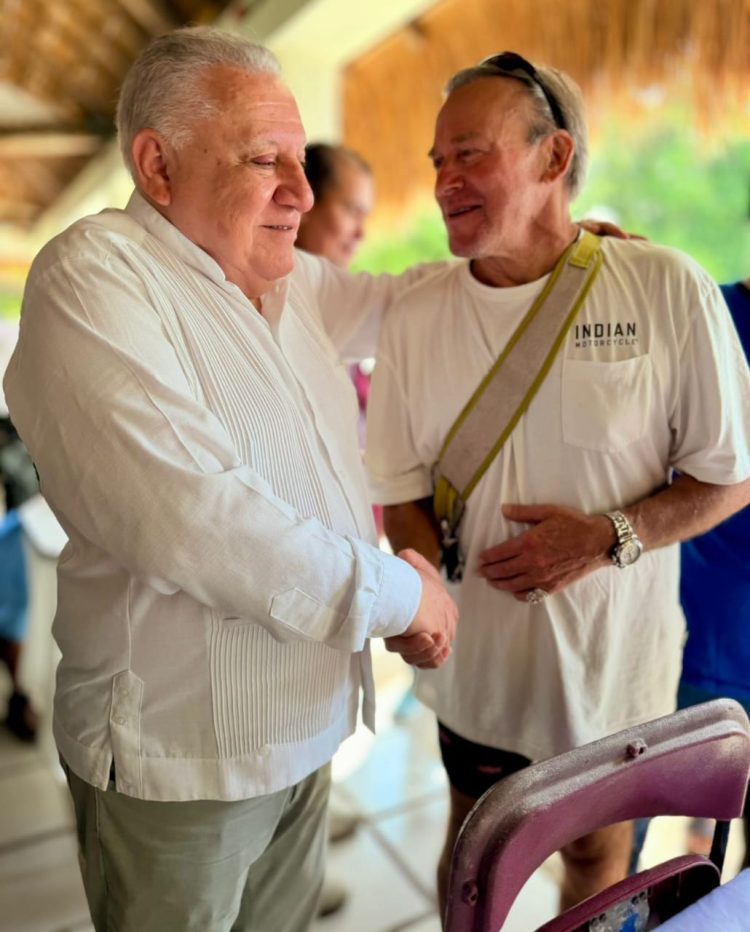 Marea de afecto envuelve a Rafael Marín en Cozumel