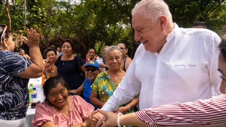 Marea de afecto envuelve a Rafael Marín en Cozumel