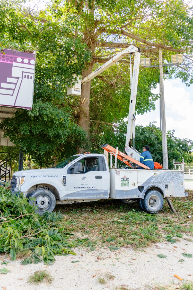 SUPERVISA DIEGO CASTAÑÓN JORNADA DE LIMPIEZA Y REHABILITACIÓN EN CHEMUYIL