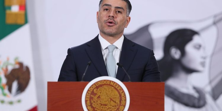 Gobierno federal atribuye a La Familia Michoacana secuestro de alcalde de Taxco y su padre