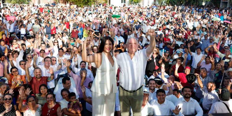 La senadora Anahi González recibe el cariño de compañeros y amigos de todo el estado, por motivo de su cumpleaños.