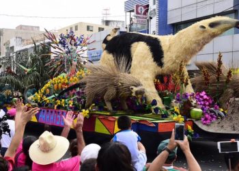 Descartan Ley Seca en desfile de carros alegóricos; Turismo llama a la mesura