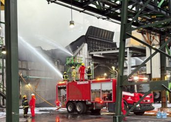 Javier May mantiene comunicación con Sheinbaum tras incendio en la Refinería Olmeca