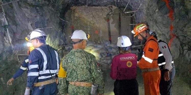 Suman más de 255 horas de búsqueda de tres mineros atrapados en Sinaloa